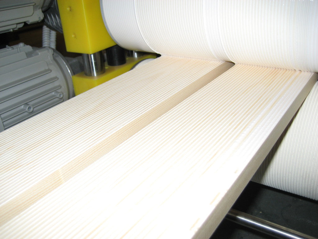 Glue spreaders with conveyors for PVA GA-DT