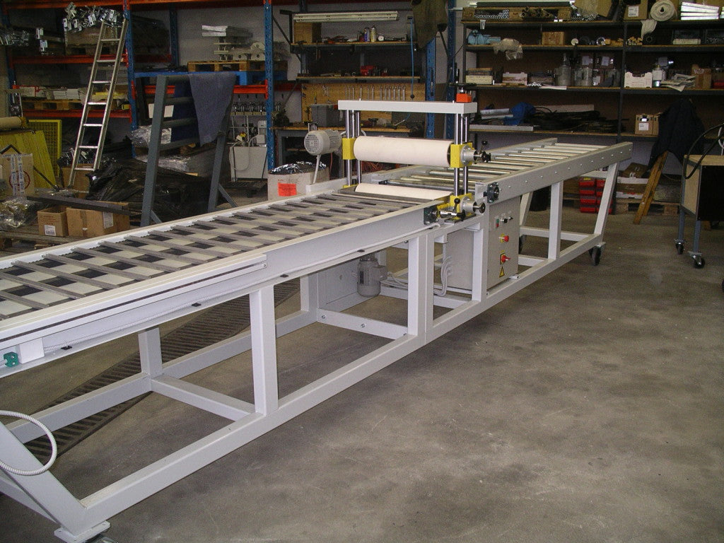 Glue spreaders with conveyors for PVA GA-DT